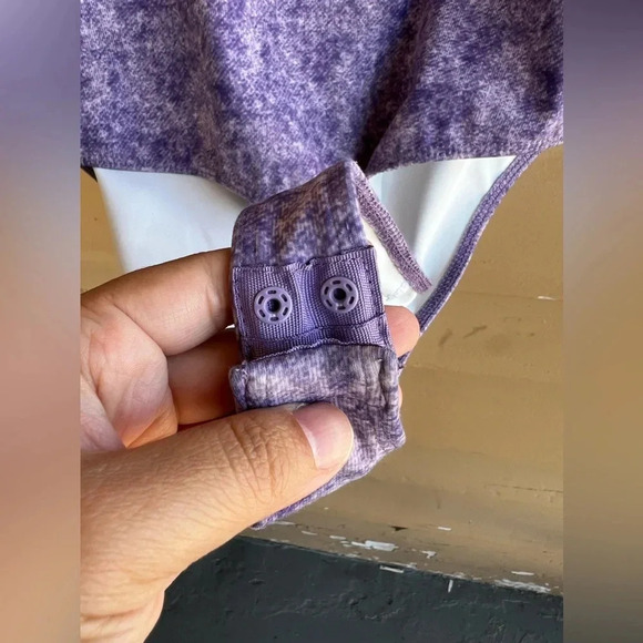 Vintage 90s Guess Rising Head in the Clouds Bodysuit - Size Medium - Picture 4 of 5